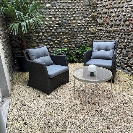 Le Patio : Appartement Chic 3 Chambres Au Coeur De ポー エクステリア 写真