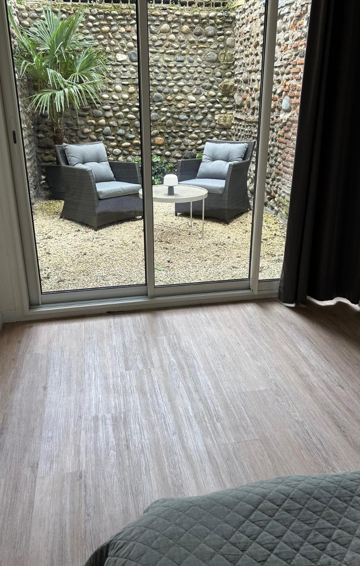 Le Patio : Appartement Chic 3 Chambres Au Coeur De ポー エクステリア 写真